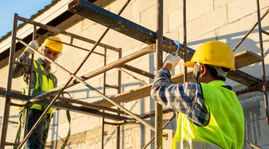 Professional gutter cleaning in Brisbane, CA